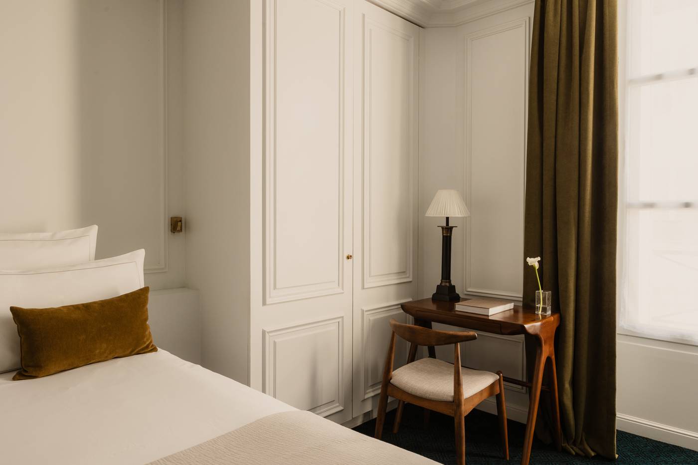 Hotel-Bourgogne---Montana-Room-16