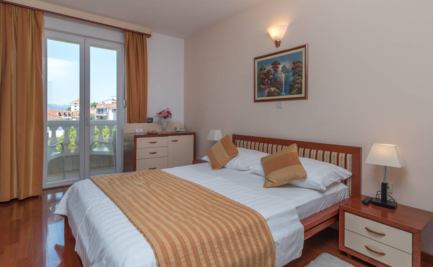 Palace-Trogir-Room-11