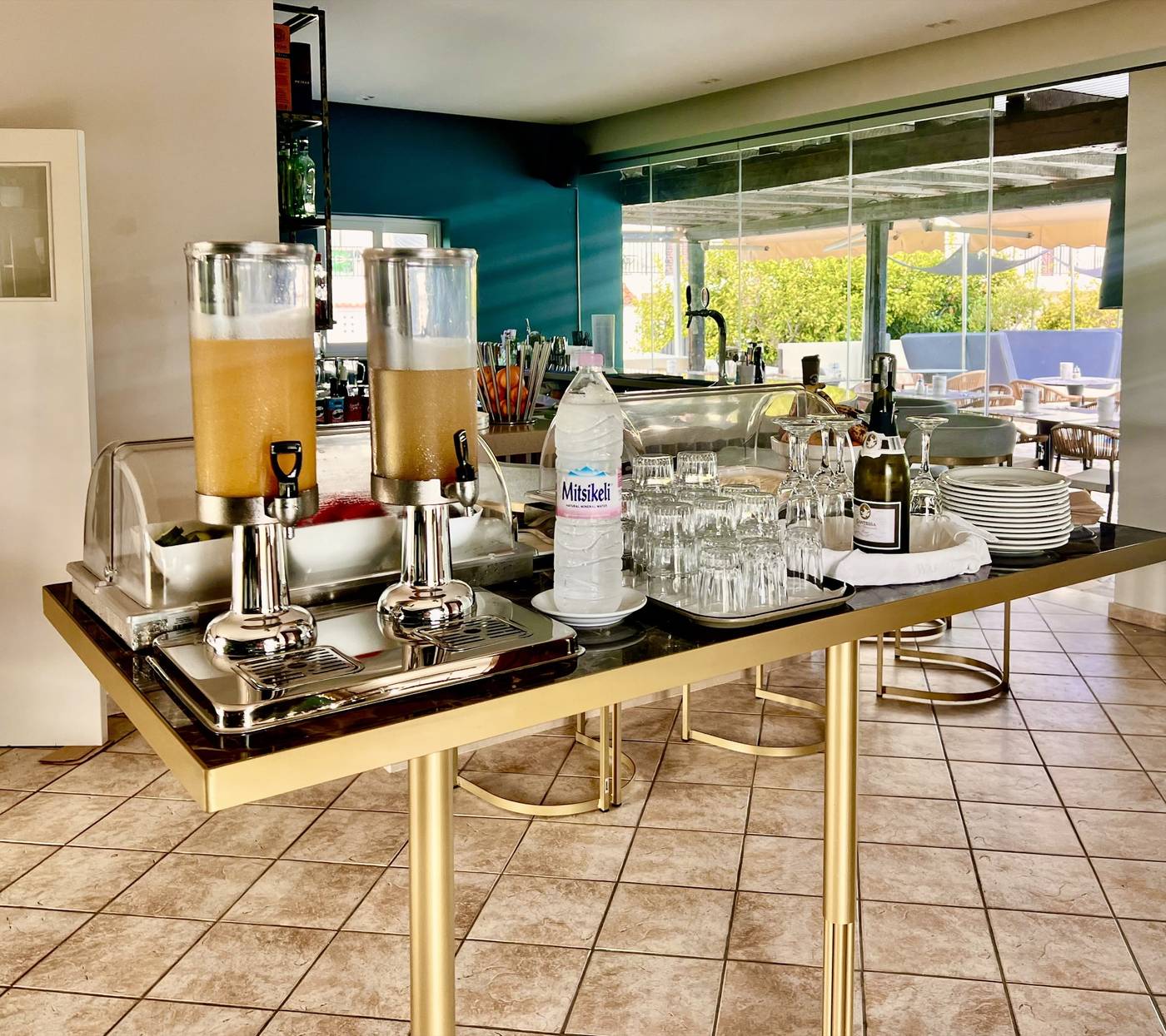 Bruskos-Hotel-and-Suites-Restaurant-45