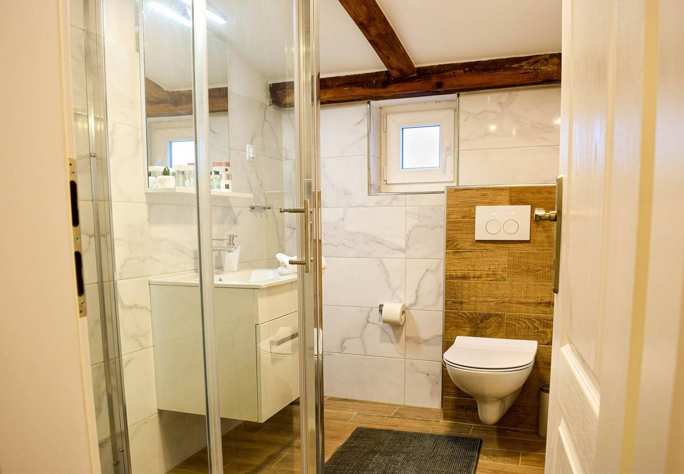 Rilati-Old-Town-Palace-Room-36