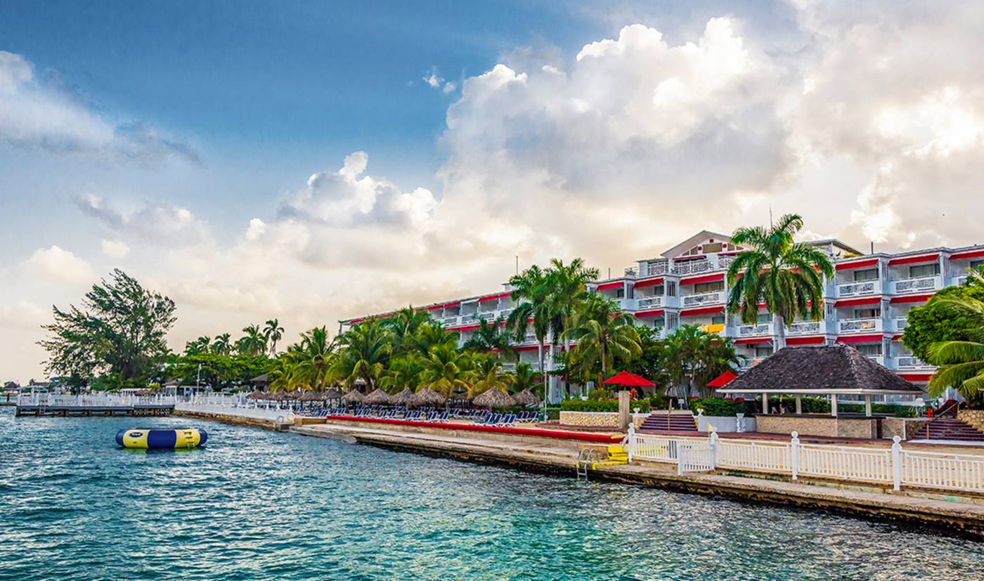 Grand-Decameron-Montego-Bay--A-Trademark-All-Inclusive-Beach-6