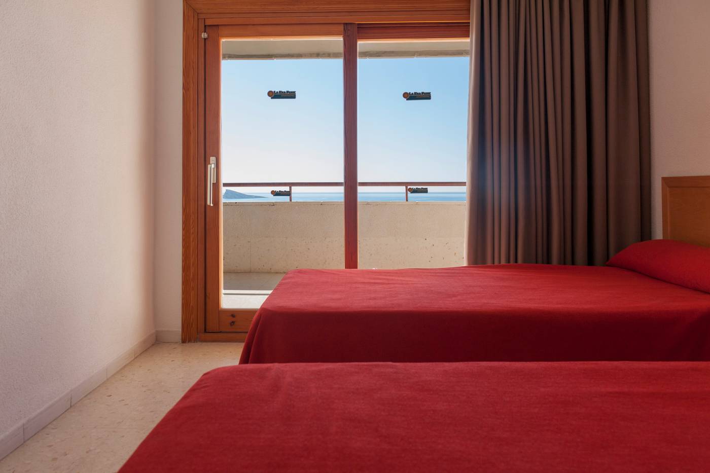 La-Era-Park-Apartments-Room-14