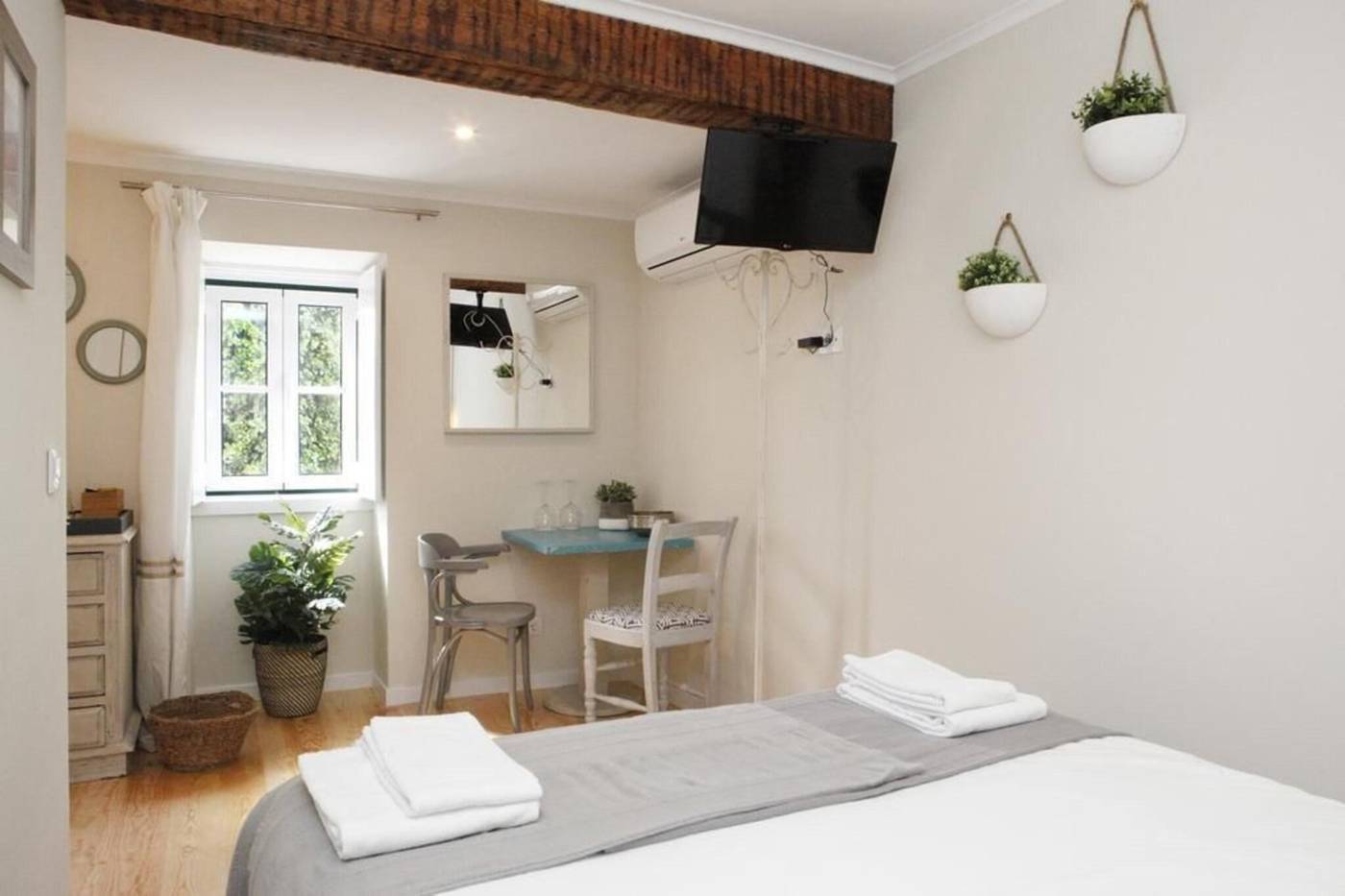 Flores-Guest-House-Room-61