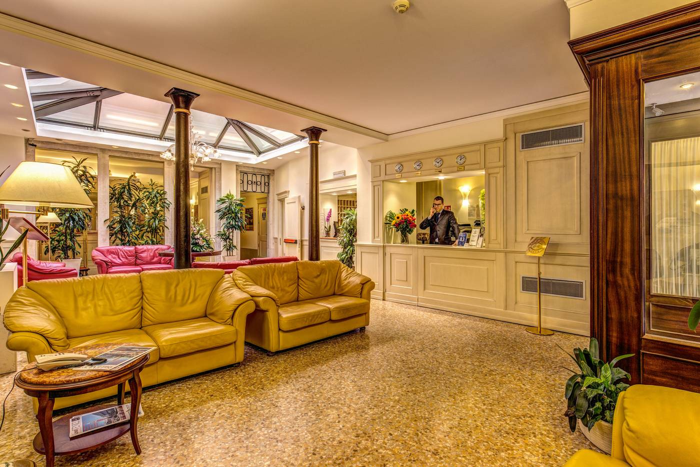 Bella-Venezia-Lobby-13