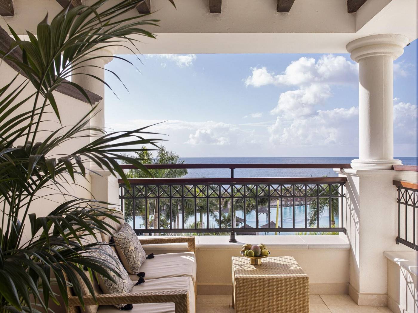 RedLevel-at-Melia-Palacio-de-Isora-Terrace-96