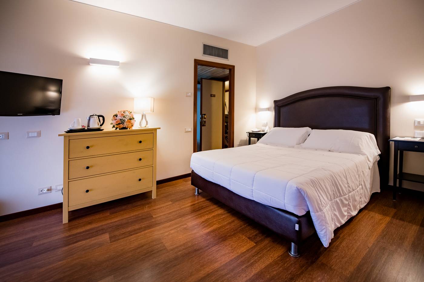 Astoria-Palace-Hotel-Room-10