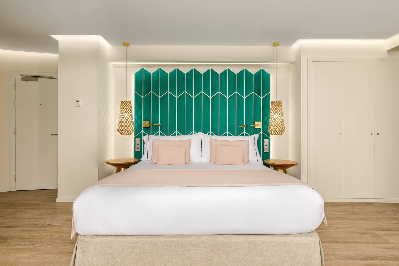 Room-Mate-Macarena-Room-33