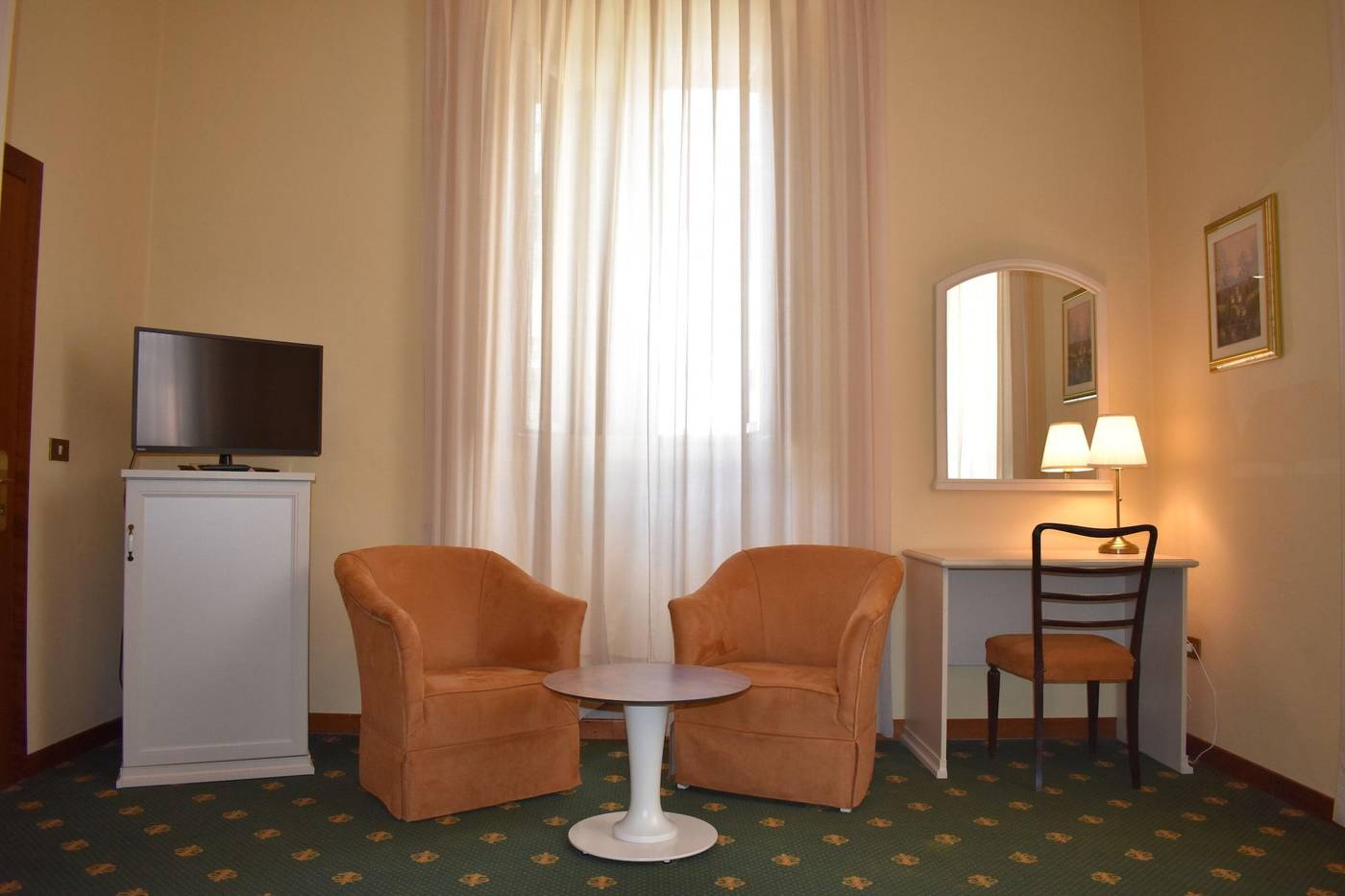 Grand-Hotel-Plaza-E-Locanda-Maggiore-Lobby-19