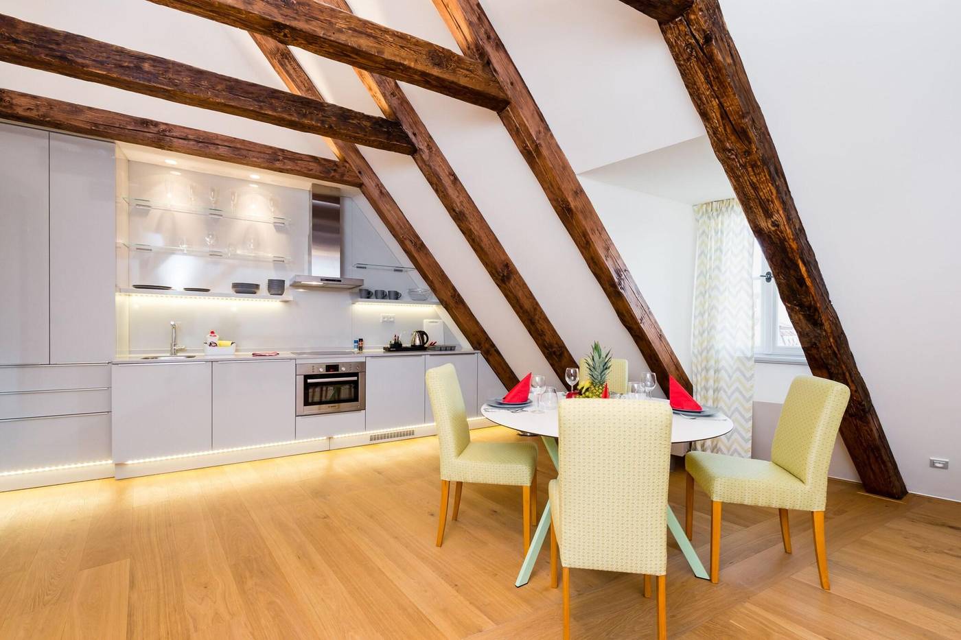 Old-Royal-Post-Hotel-Room-49