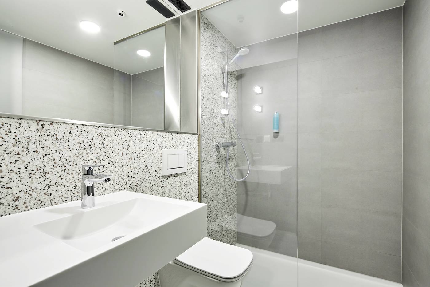 New-Port-Hotel-Room-25