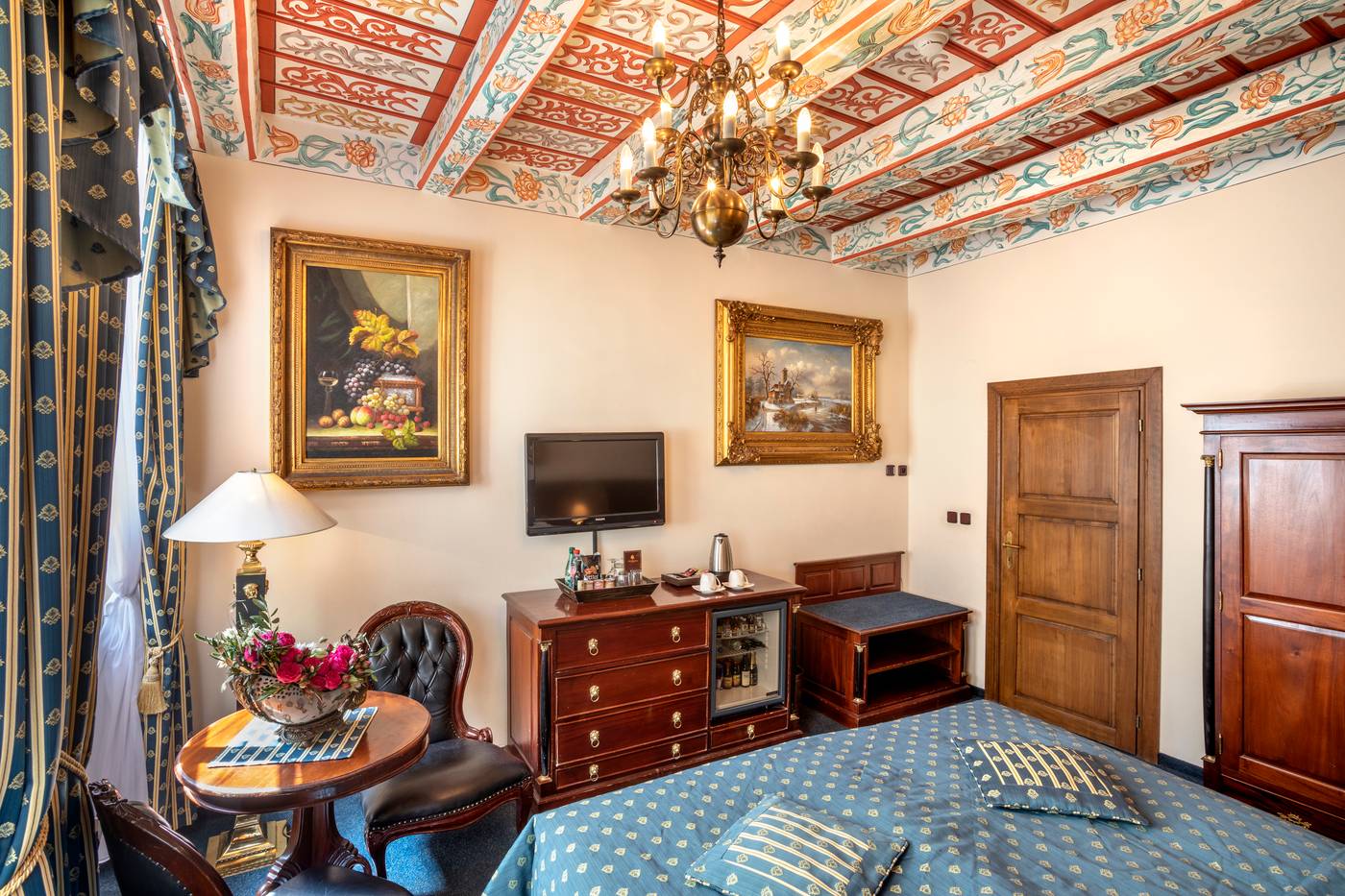 Hotel-U-Zlateho-Stromu-Prague-by-BHG-Room-4