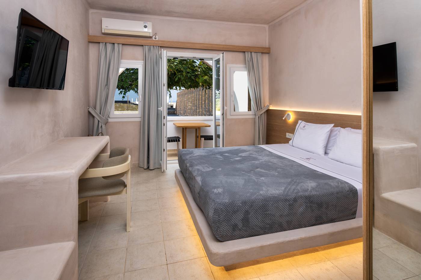 Aelia-Luxury-Suites-Room-16