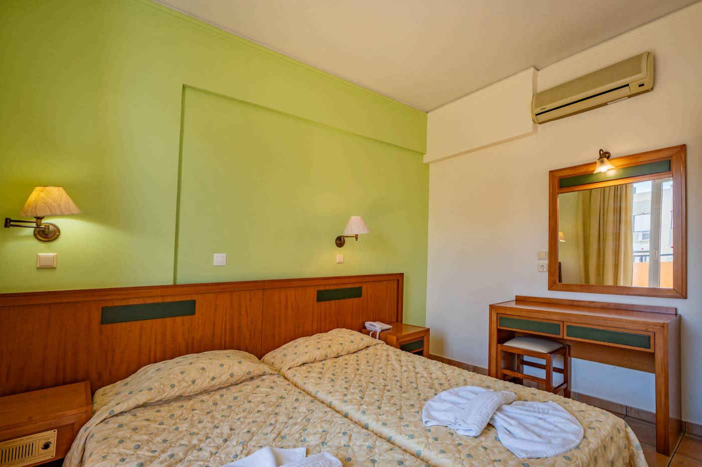 Lefkoniko-Bay-Room-11