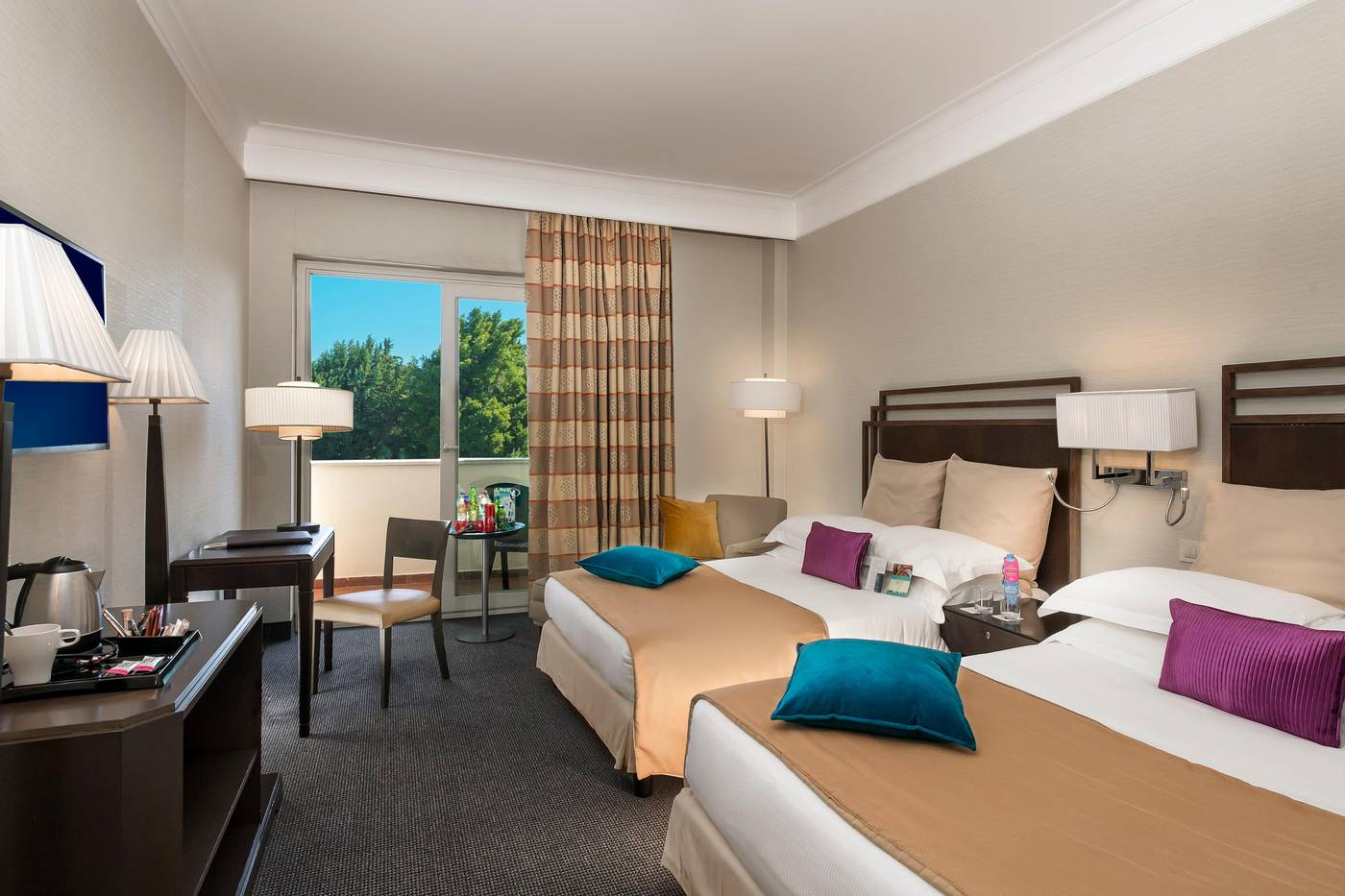 Crowne-Plaza-Rome---St--Peter-s-Room-9