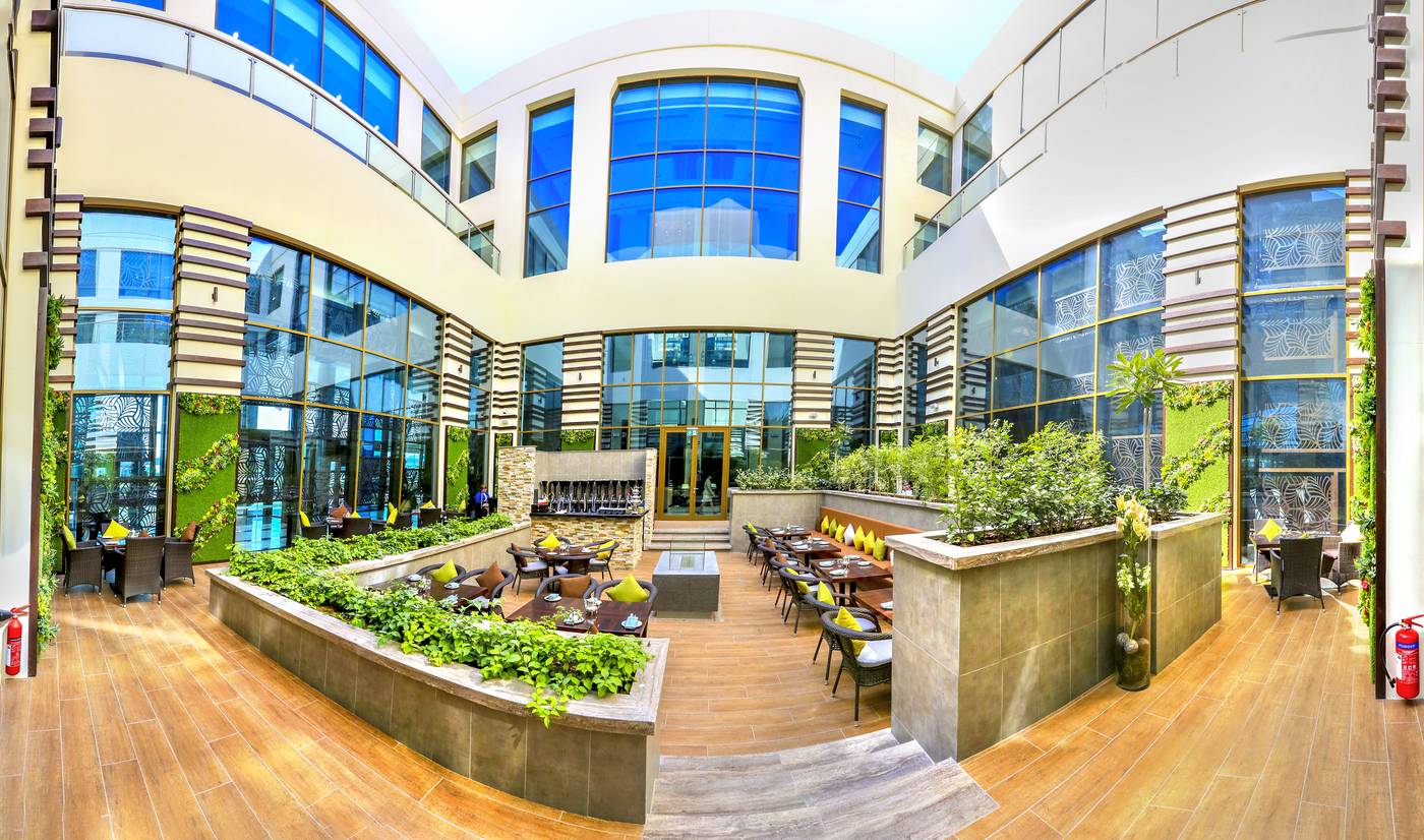 Metropolitan-Hotel-on-Sheikh-Zayed-Road-Dubai-Restaurant-74