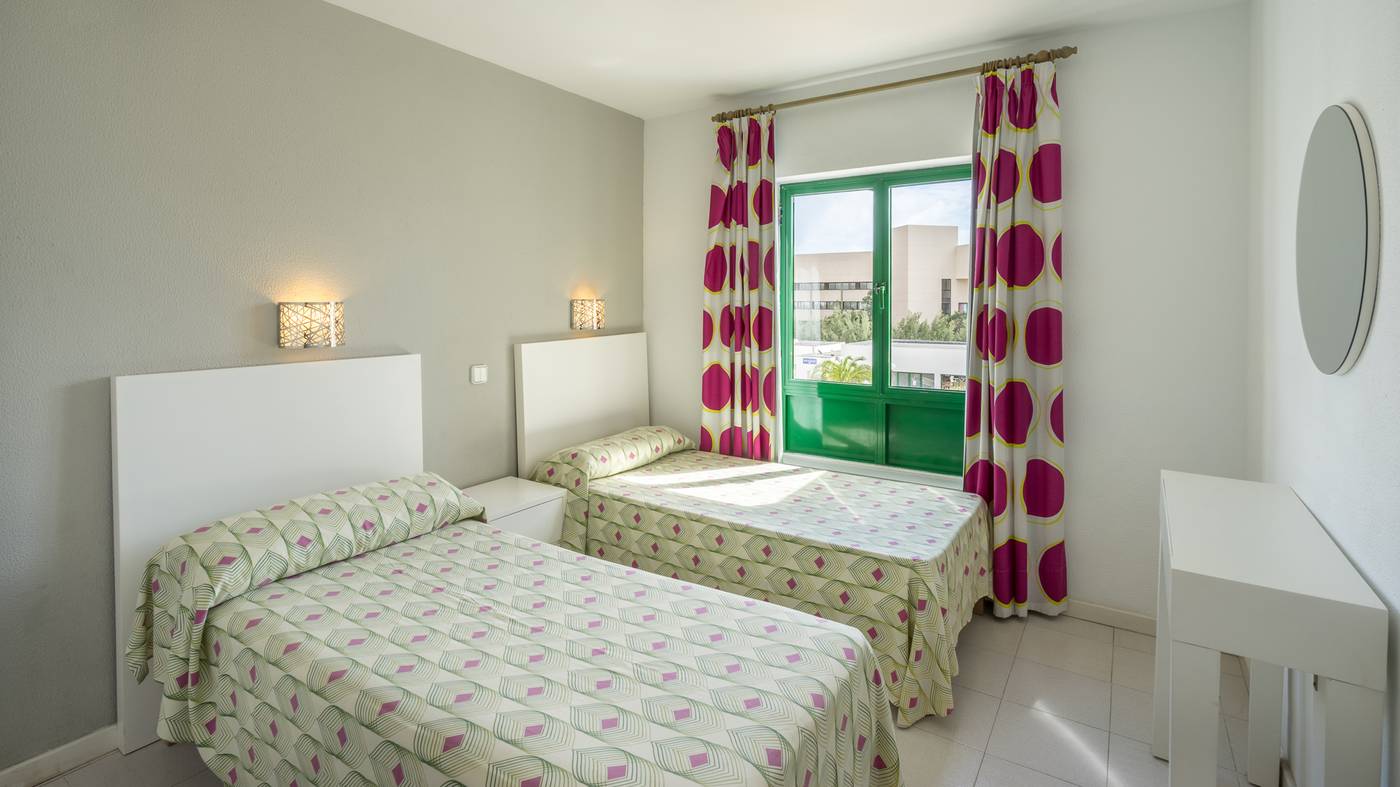 Blue-Sea-Apartamentos-Costa-Teguise-Beach-Room-19
