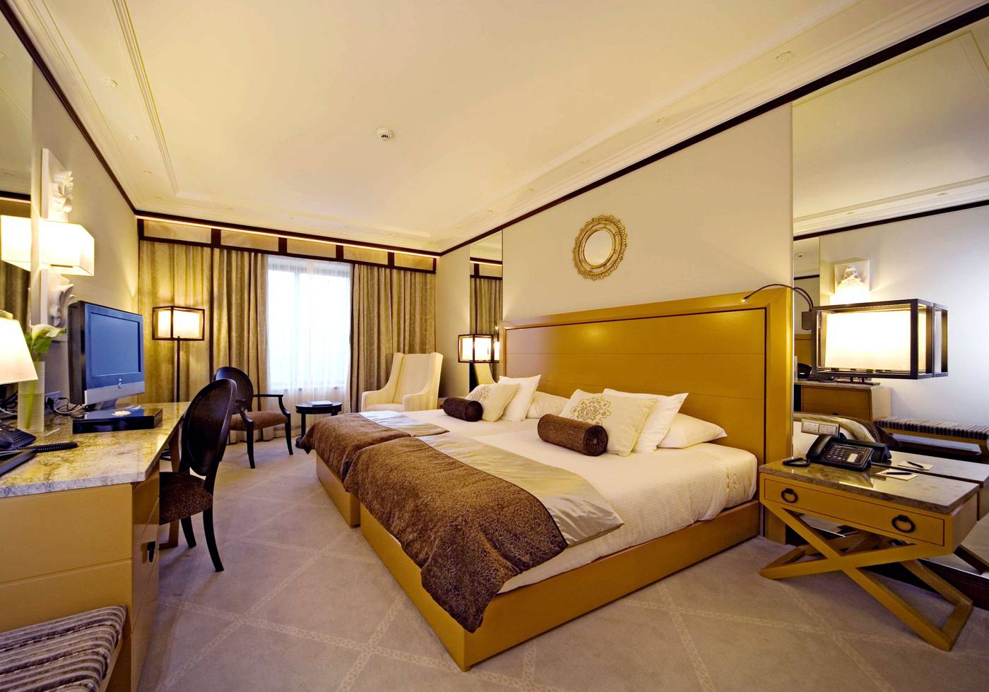 Grande-Real-Villa-Italia-Hotel---Spa-Room-19