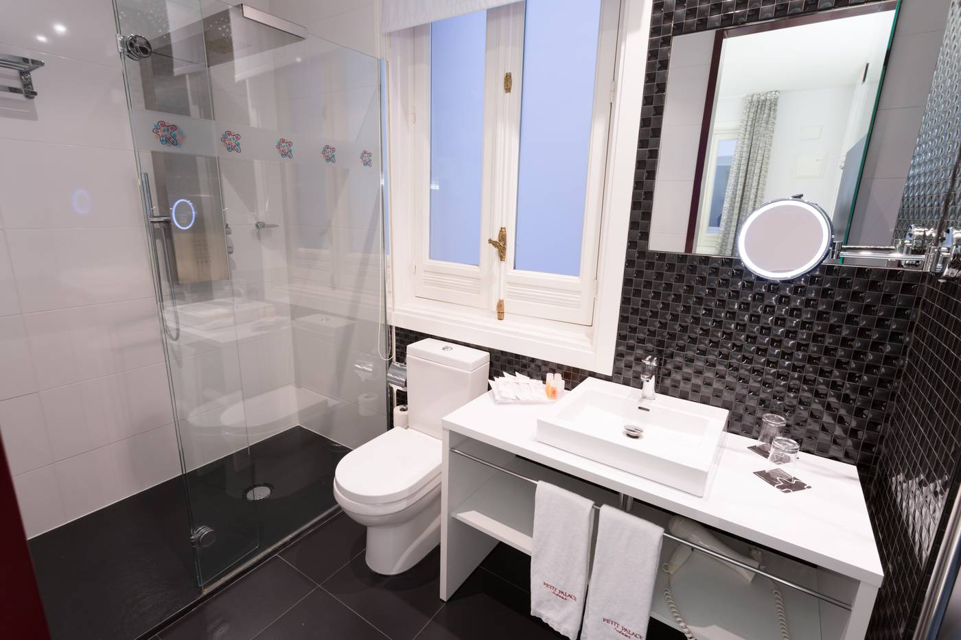 Petit-Palace-Lealtad-Plaza-Room-48