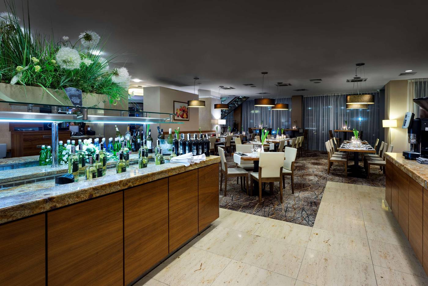 Hilton-Garden-Inn-Krakow-Bar-10