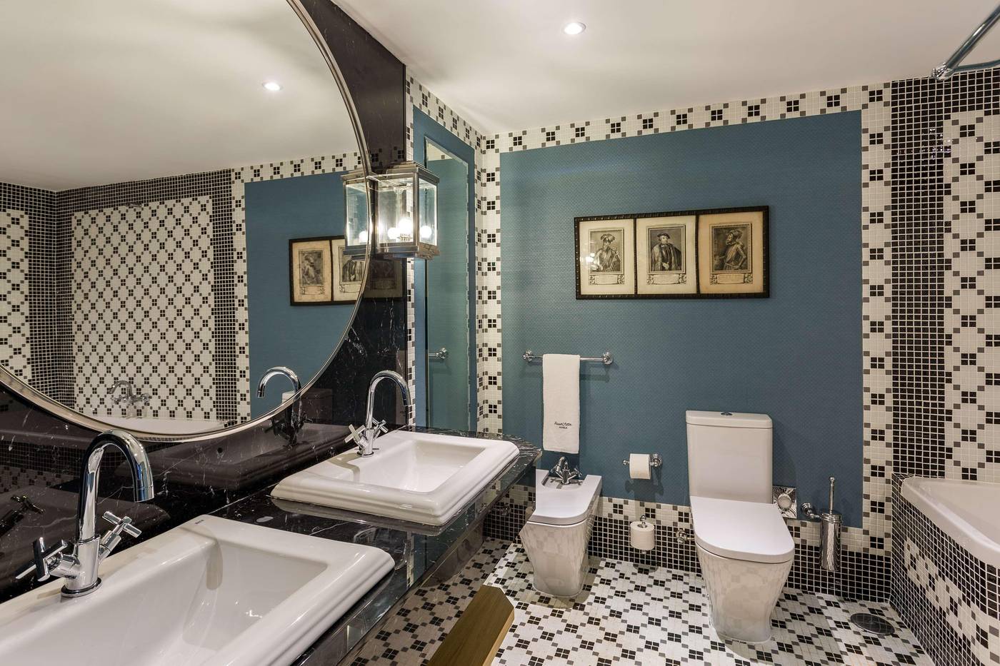 Room-Mate-Alba-Room-29