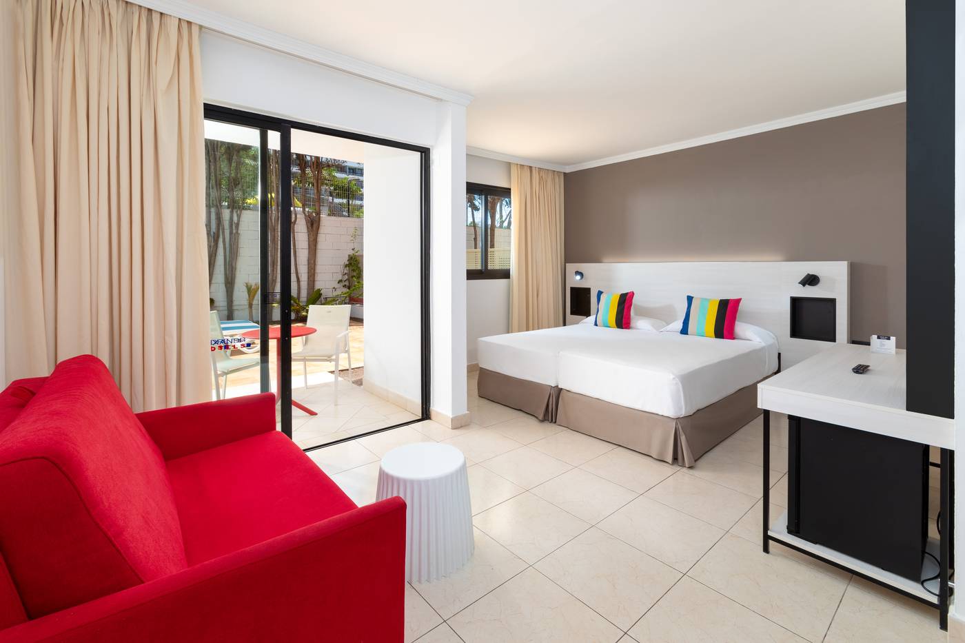 Alexandre-Hotel-La-Siesta-Room-18