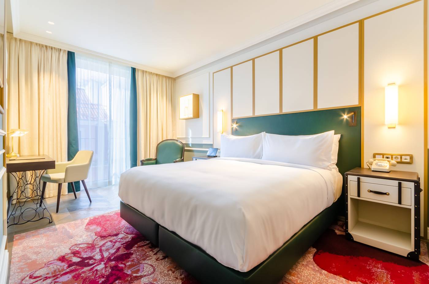 The-Emerald-House-Lisbon--Curio-Collection-by-Hilt-Room-35