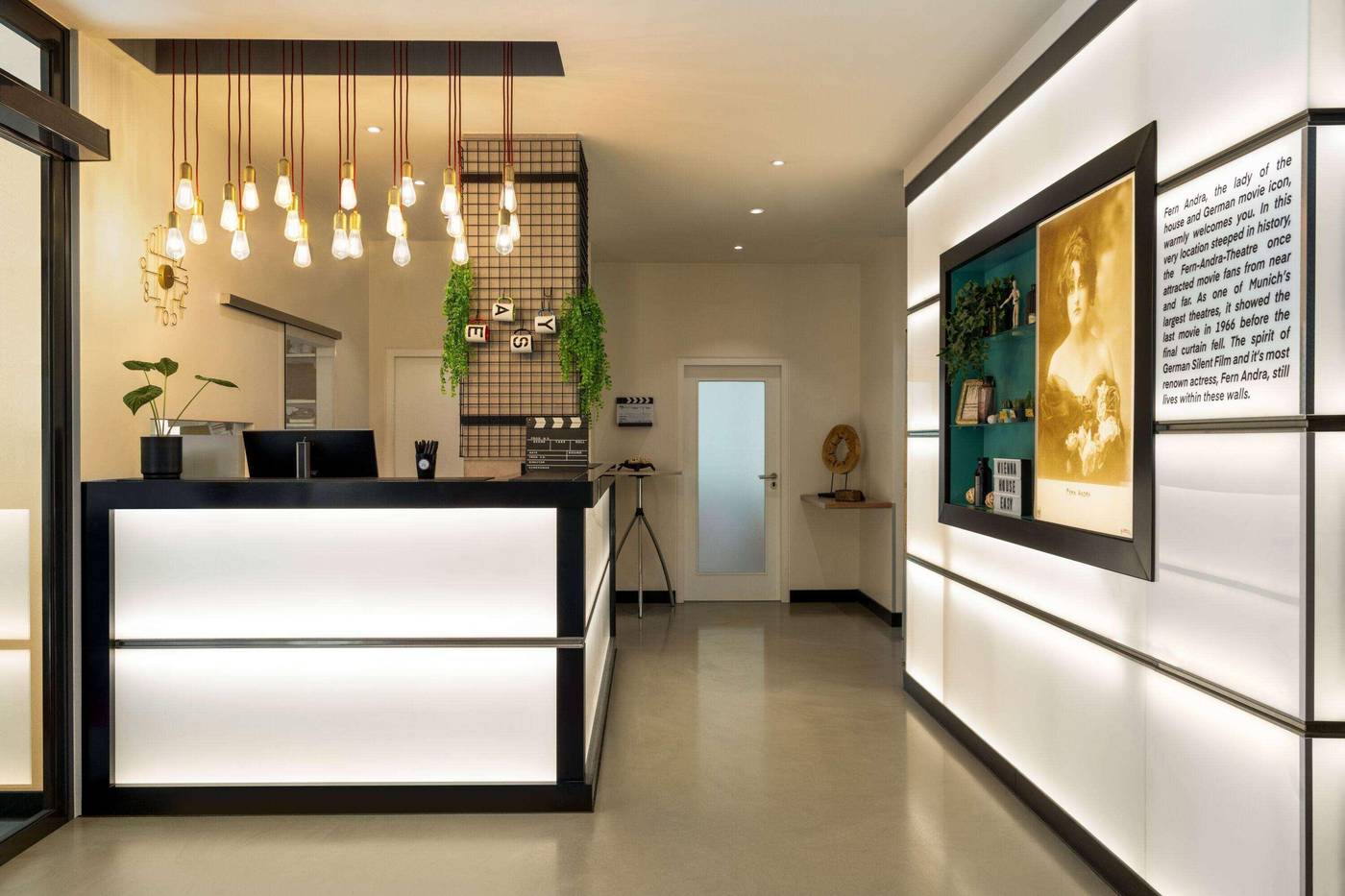 Vienna-House-Easy-by-Wyndham-Munich-Lobby-4