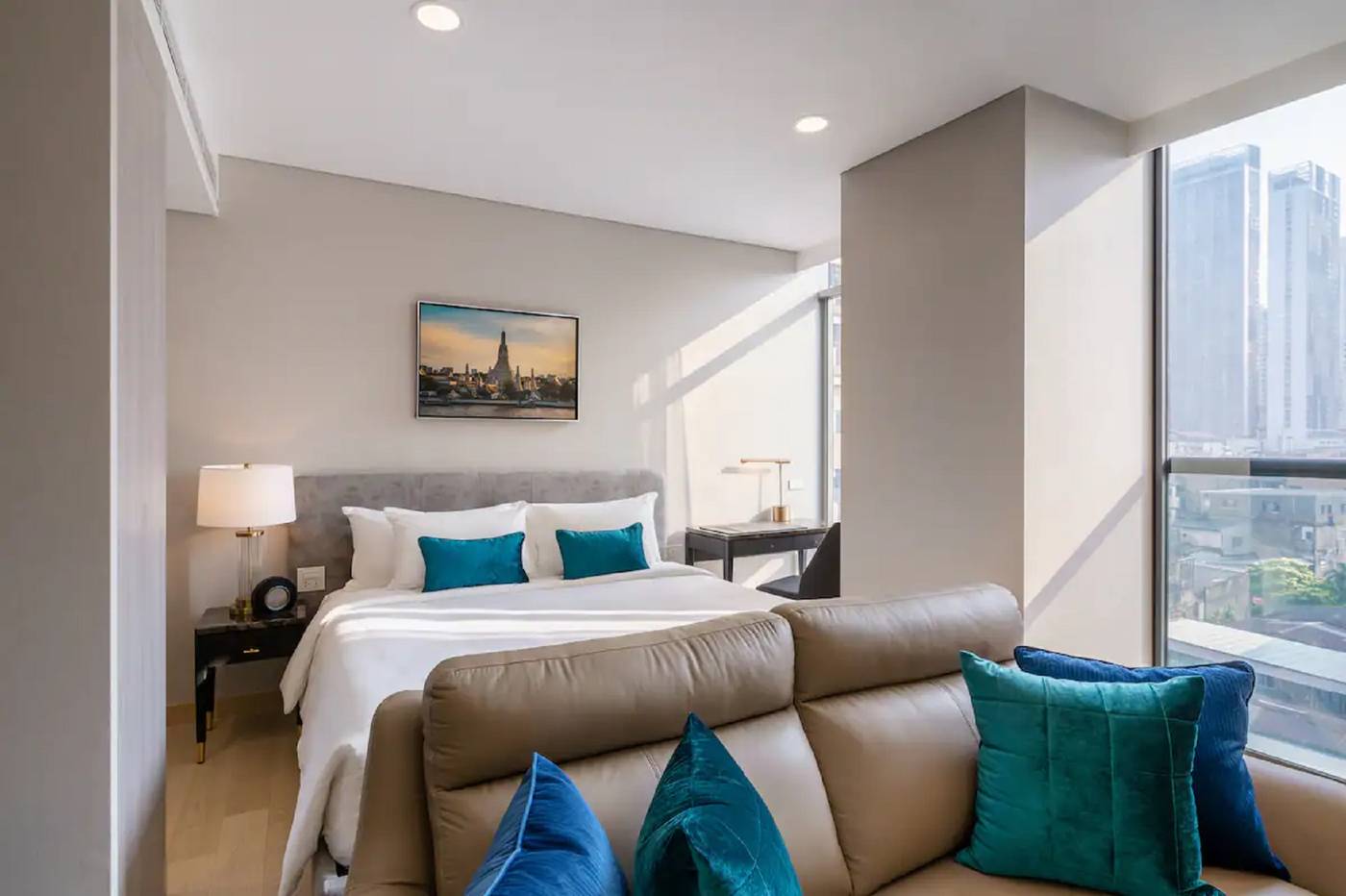 Wyndham-Bangkok-Queen-Convention-Centre-Room-44