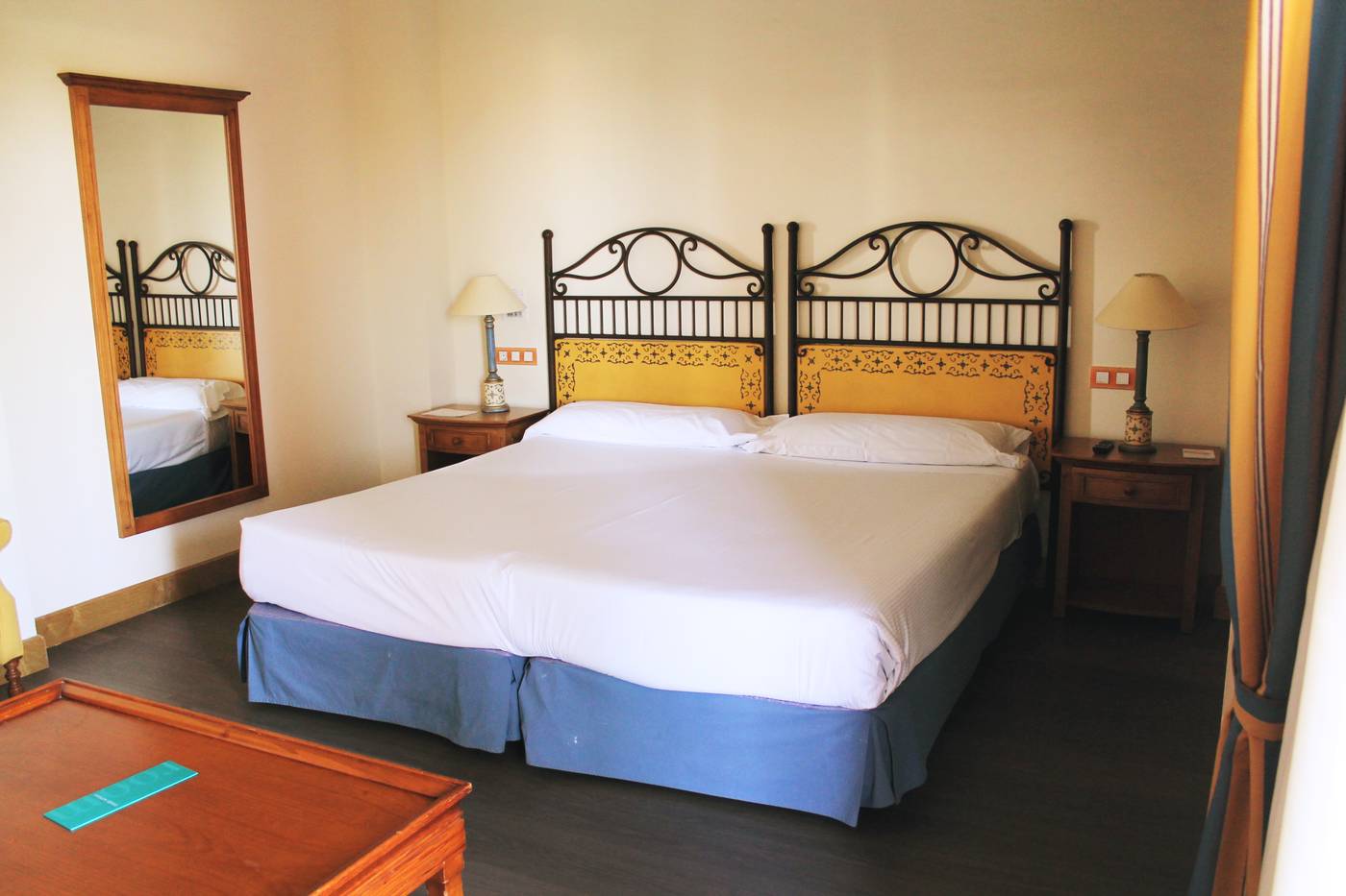 Husa-Alicante-Golf-Room-40