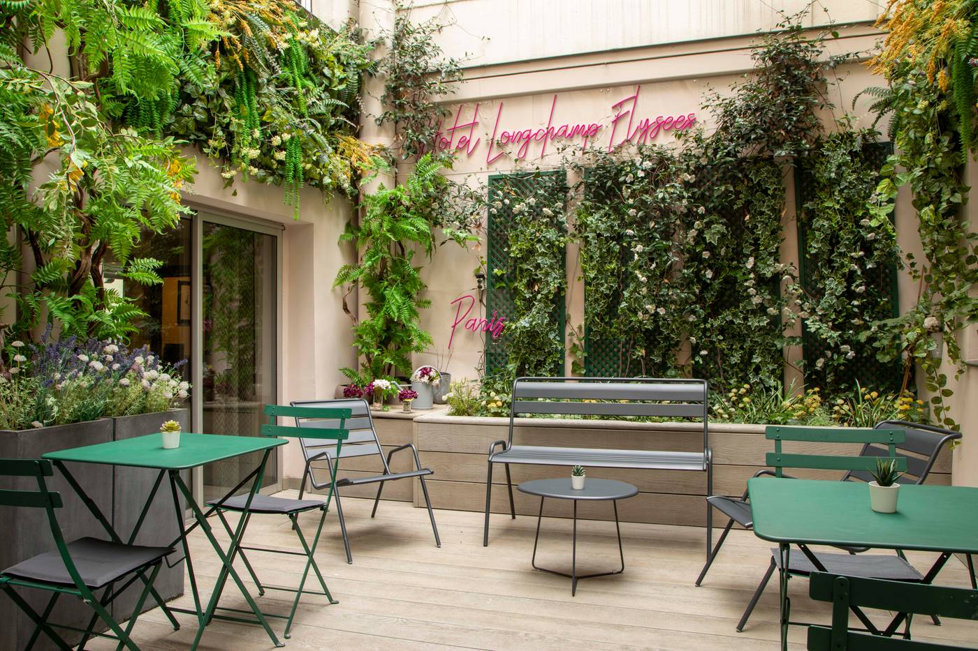 Longchamp-Elysees-Terrace-34