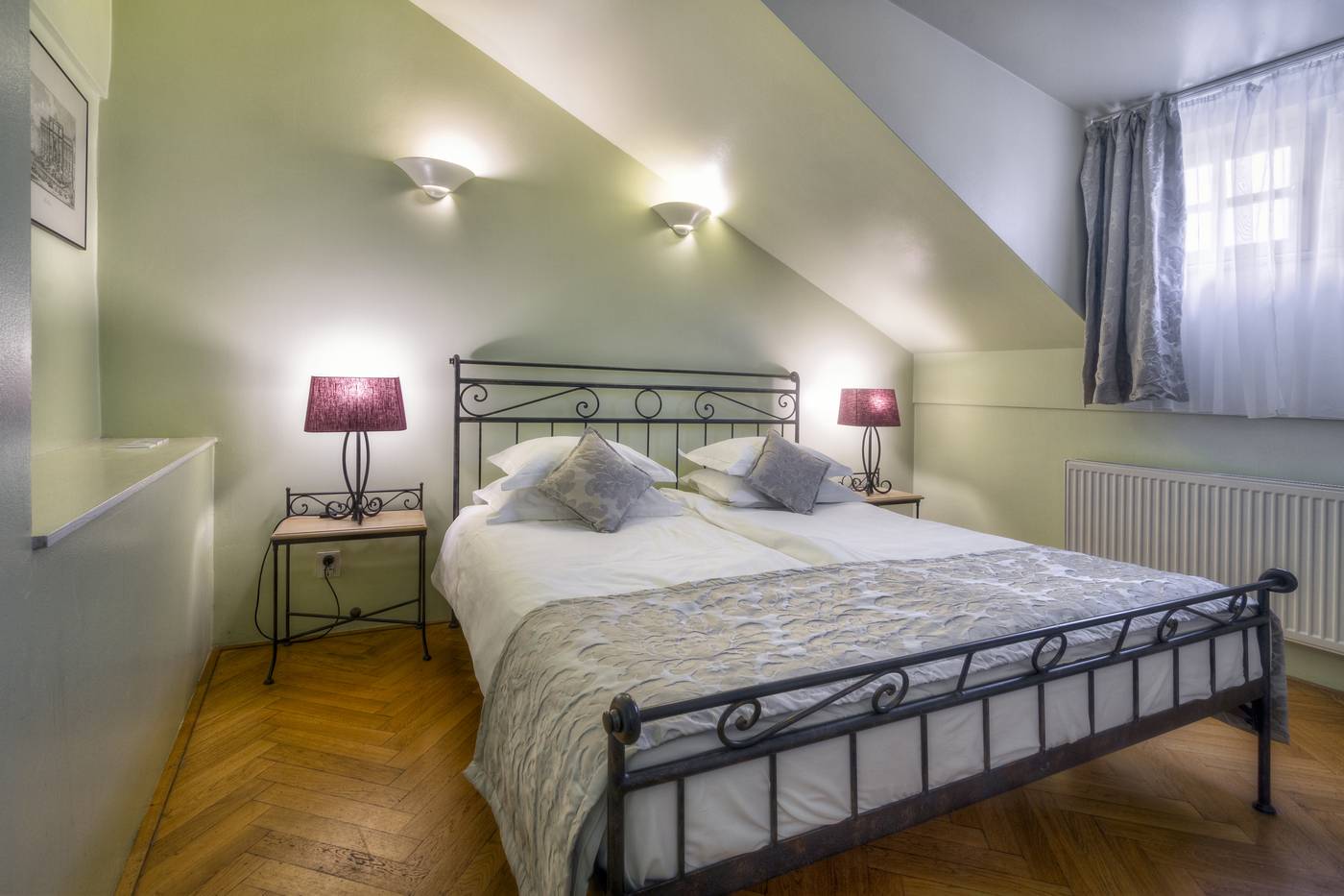 Black-Star-Suites-Room-8