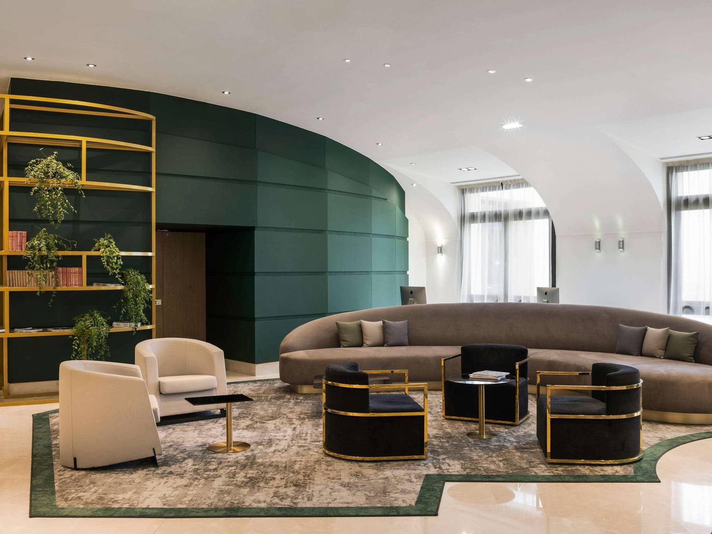 Le-Louis-Versailles-Chateau-General-view-1