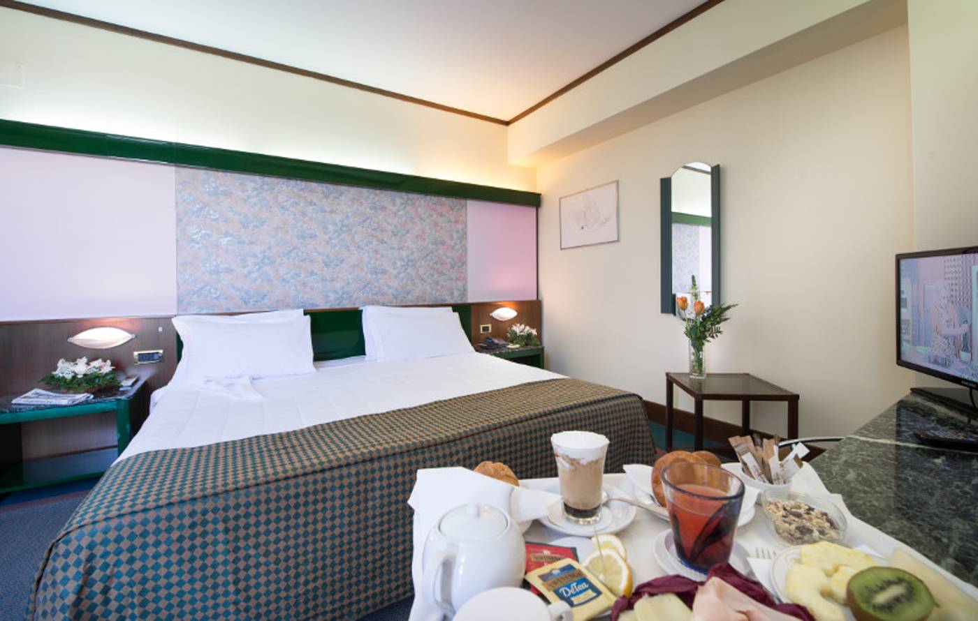 Royal-Palace-Room-14