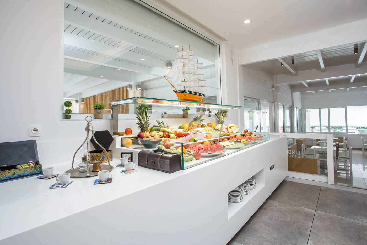 Lindos-White-Hotel---Suites-Restaurant-54