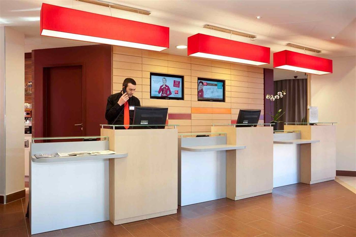 ibis-Budapest-Citysouth-Lobby-15