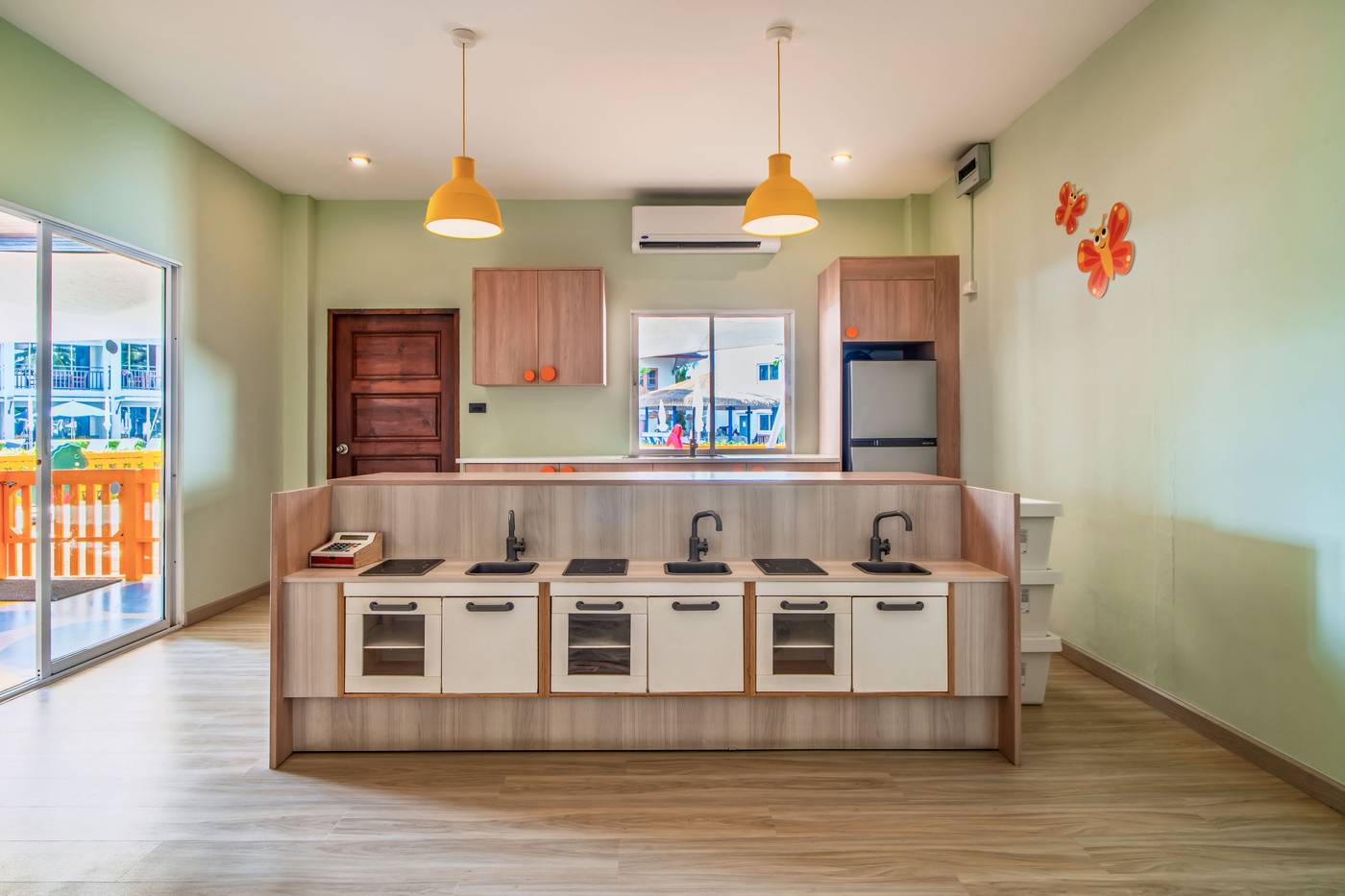 Sunwing-Bangtao-Beach-Sports-and-Entertainment-57