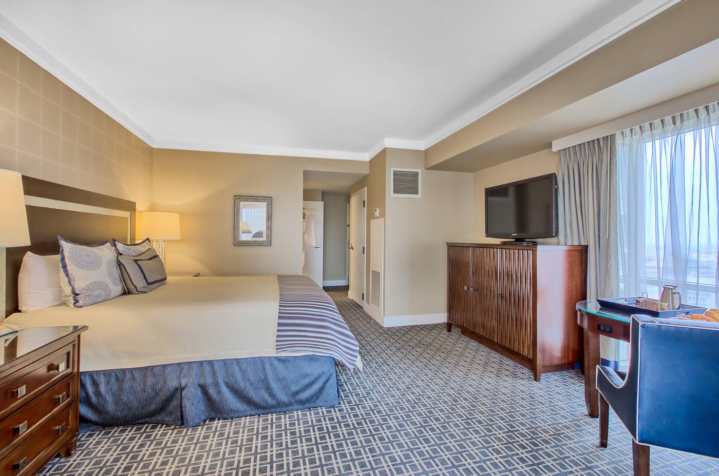 Omni-Los-Angeles-Hotel-at-California-Plaza-Room-39