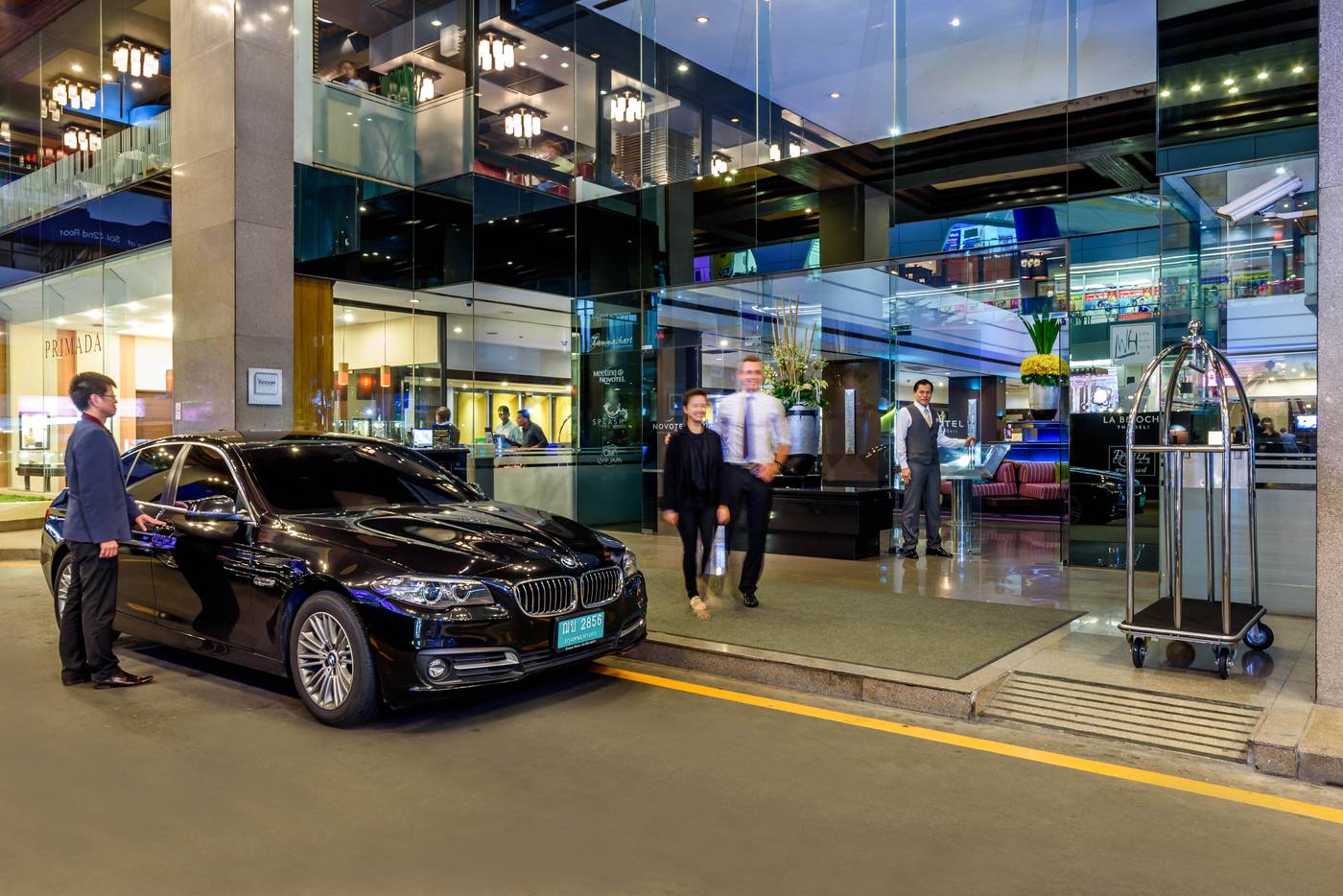 Novotel-Bangkok-on-Siam-Square-Lobby-2