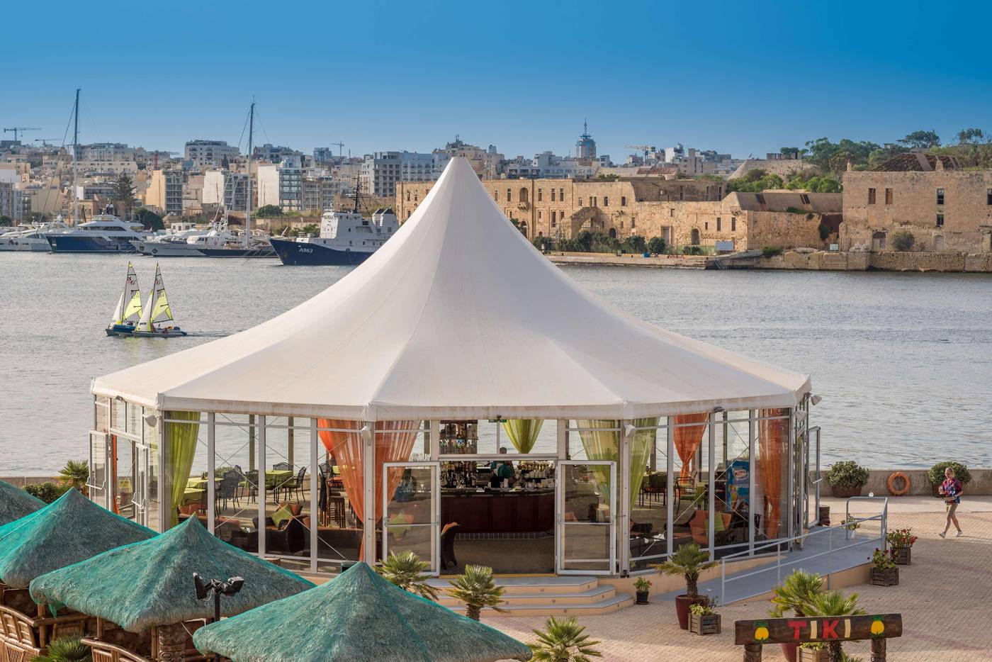 Excelsior-Grand-Hotel-Bar-22