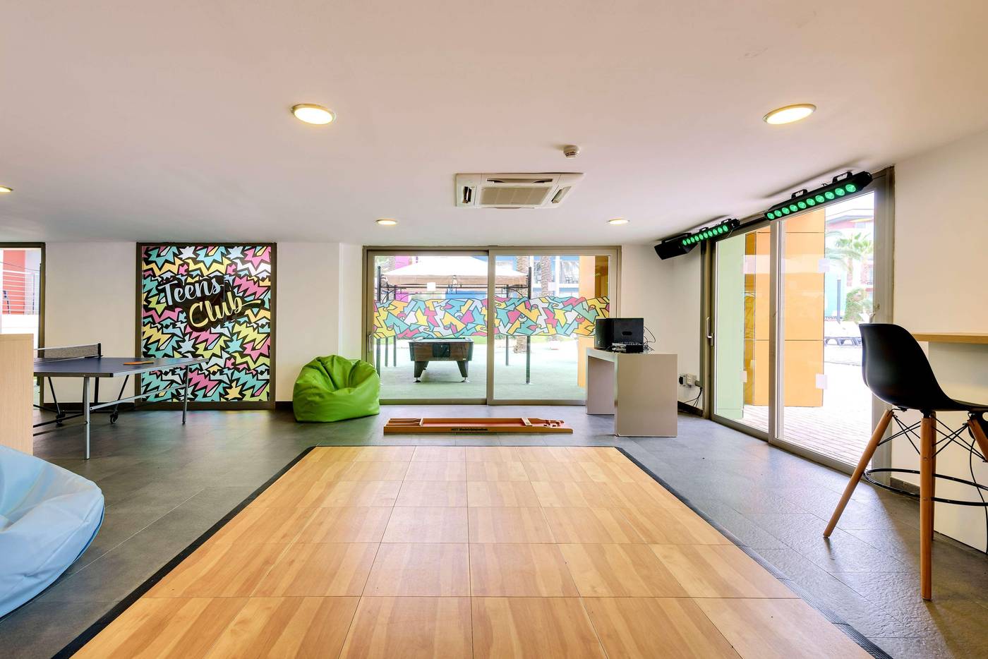 Occidental-Menorca-Sports-and-Entertainment-59