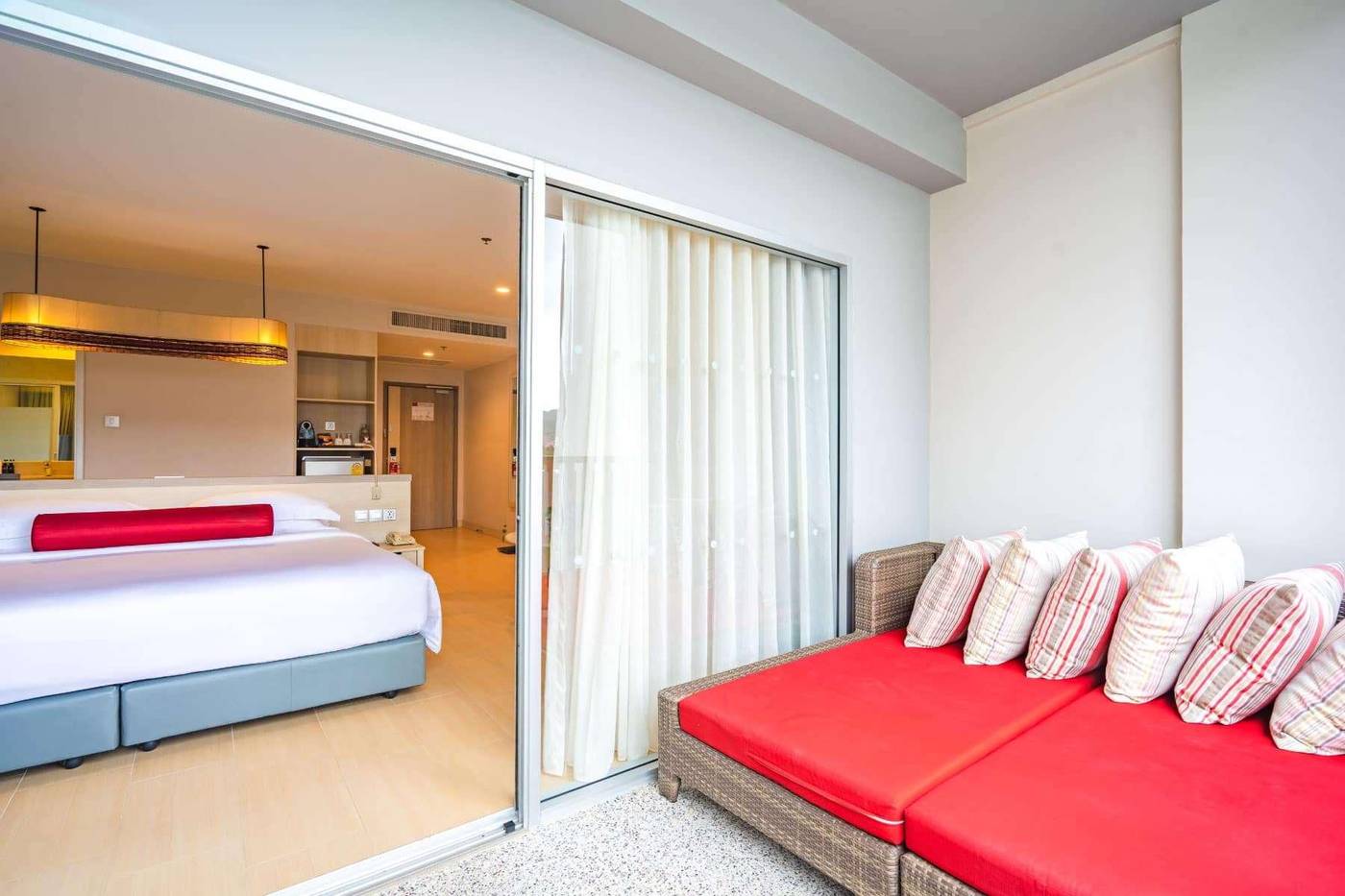Ramada-By-Wyndham-Phuket-Deevana-Room-38