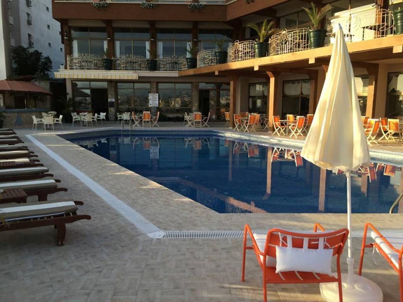 Suhan-Seaport-Hotel-Pool-1