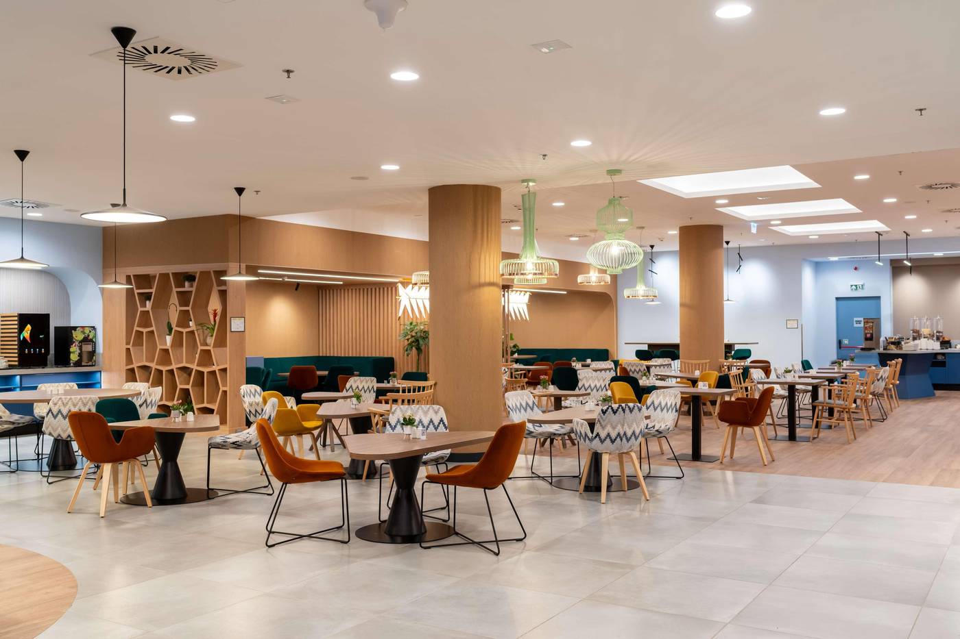 Hampton-By-Hilton-Budapest-City-Centre-Restaurant-13