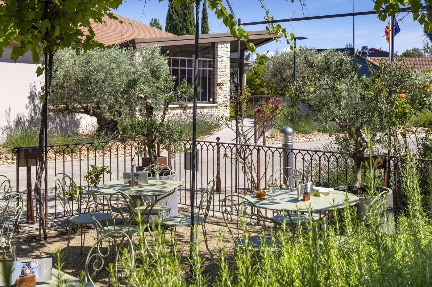 Hôtel Terre de Provence, Le Pontet- Avignon-France-LE PONTET-General view-5