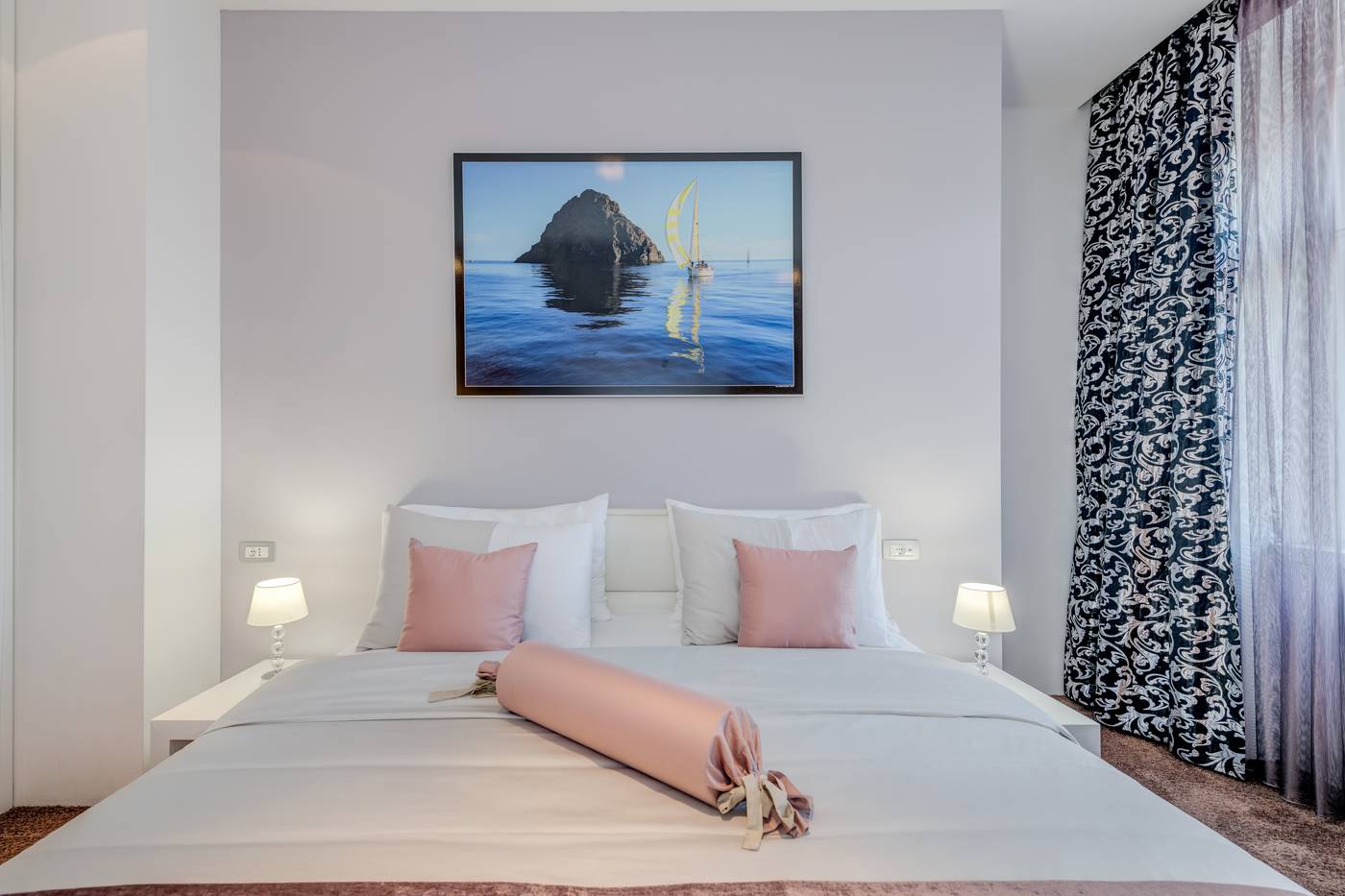 Starlight-Luxury-Rooms-Room-24