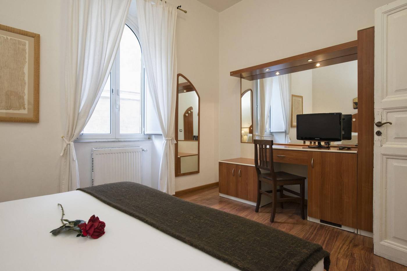 Navona-Tower-Relais-Room-2