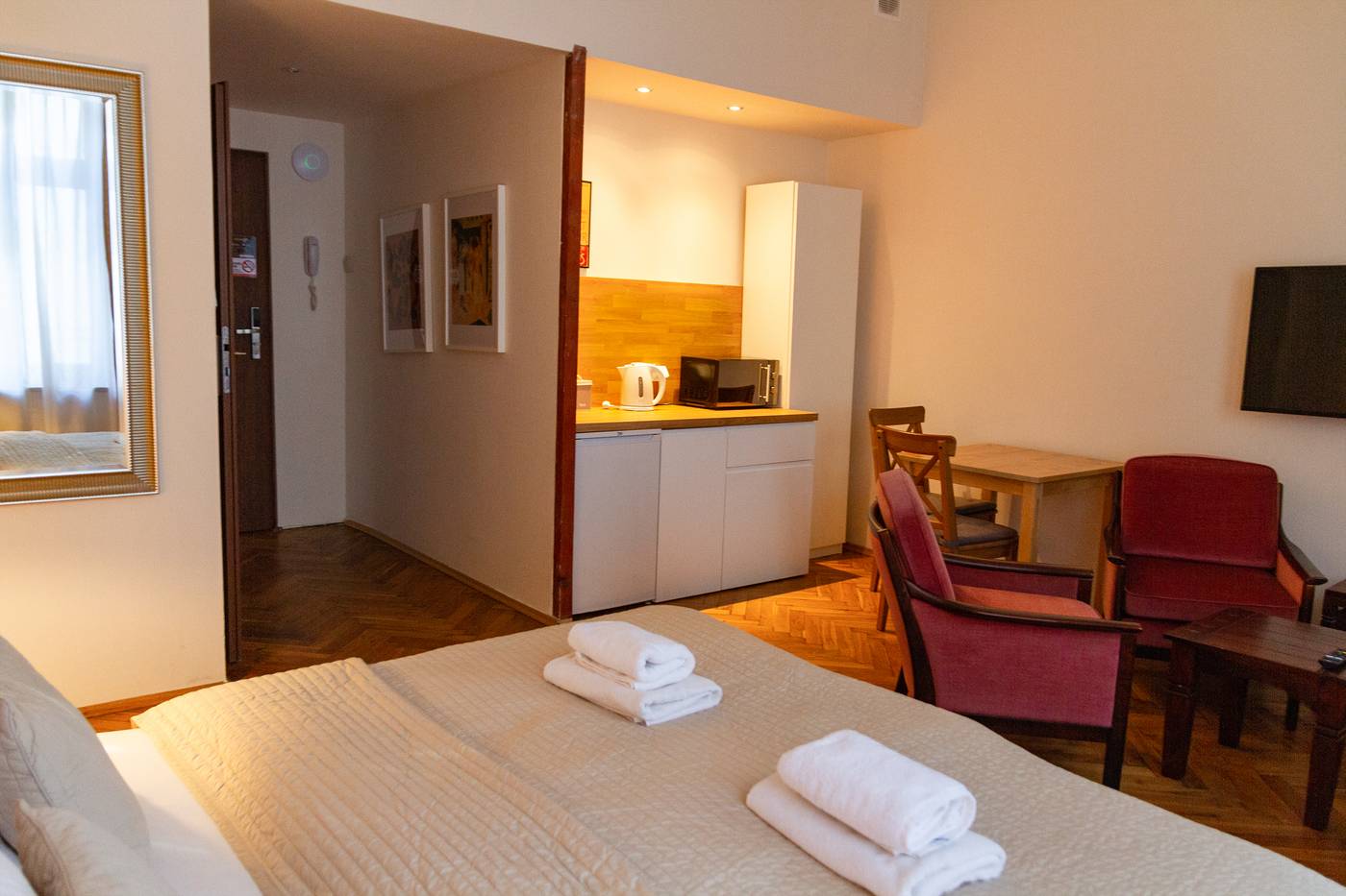 Lounge-Apartments-Room-39