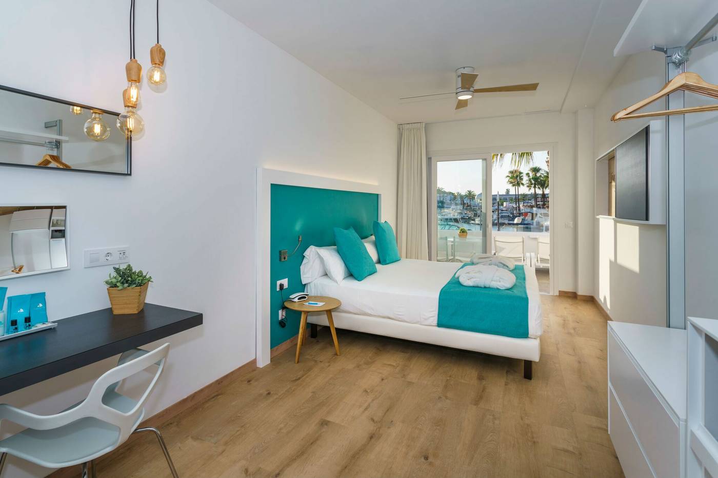 Casas-del-Lago-Hotel---Beach-Club-Room-17