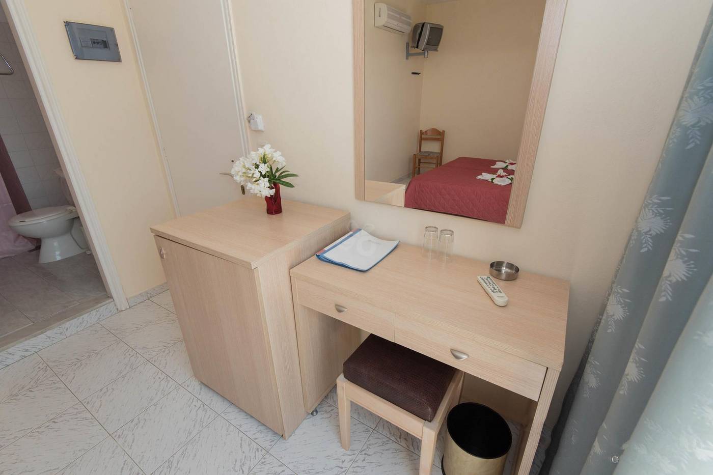 Leonidas-Hotel-And-Studios-Room-39