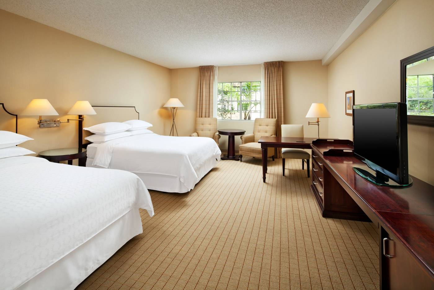 Anaheim-Majestic-Garden-Hotel-Room-6